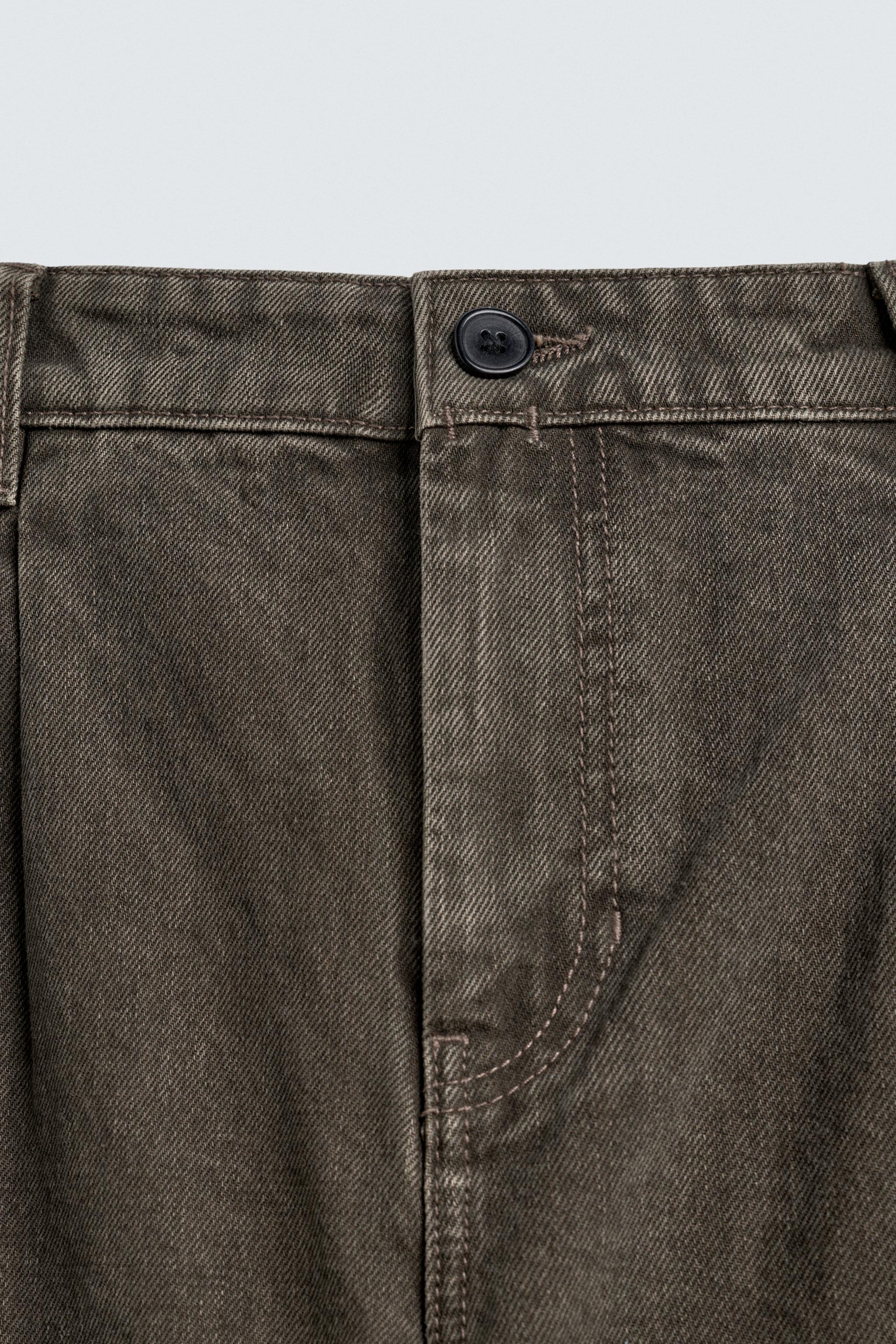 PLEATED STRAIGHT FIT JEANS